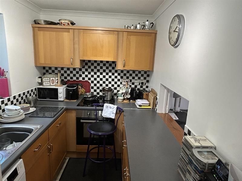 Property photo 3 of 19 Kitchen