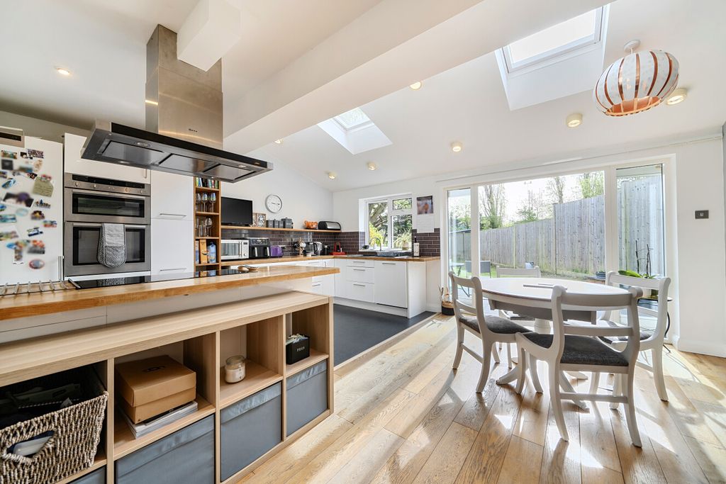 Property photo 2 of 20 1439765-12-69d8B7...