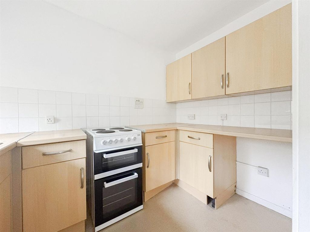 Property photo 2 of 18 Kitchen