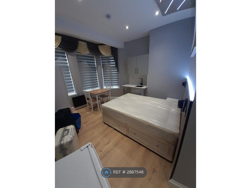 Property photo 2 of 33