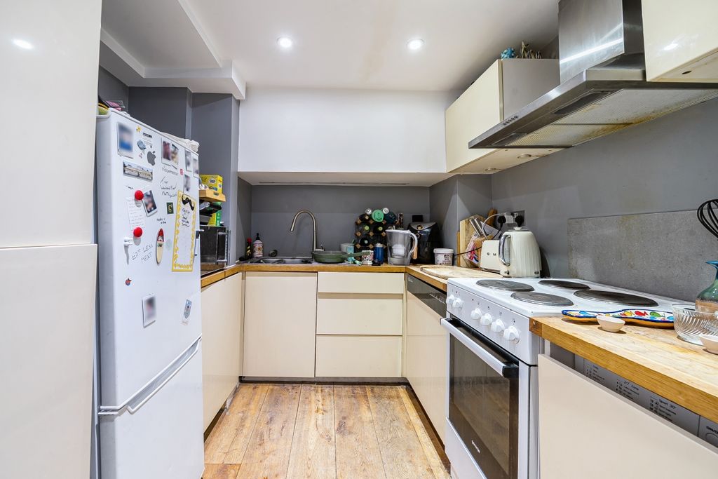 Property photo 3 of 11 1415752-8-6995E64...