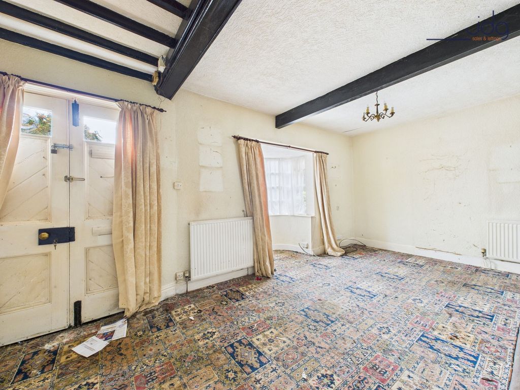 Property photo 3 of 22 Lounge