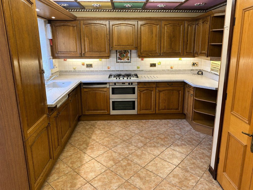 Property photo 2 of 15 Picture No. 12