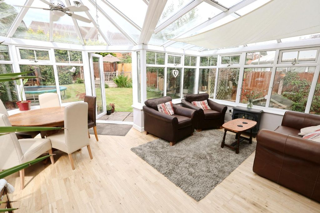Property photo 3 of 14 Conservatory