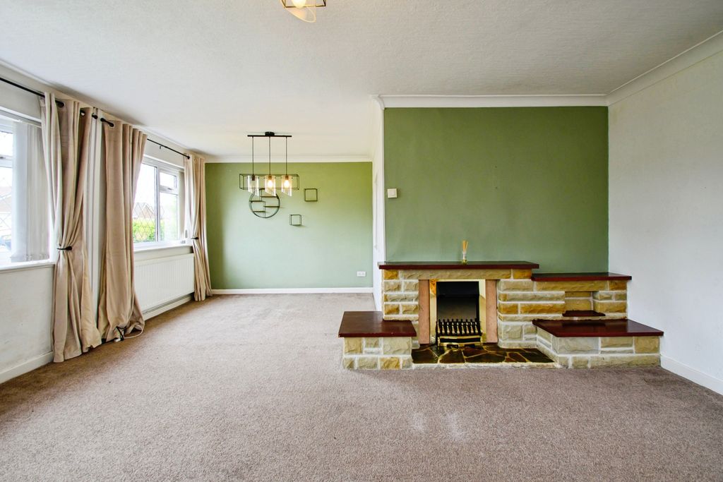 Property photo 3 of 17 Living Room