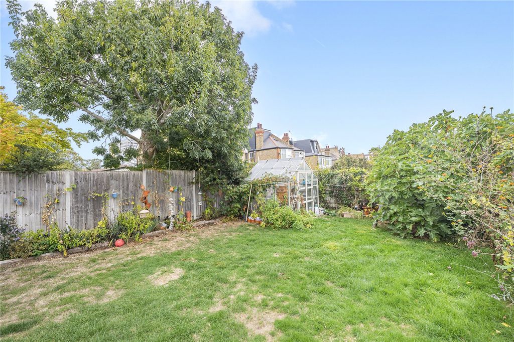 Property photo 2 of 21 Picture No. 12