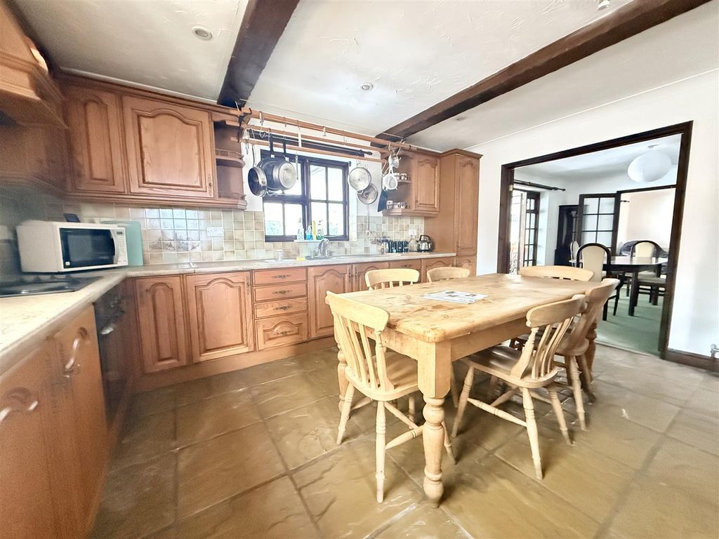 Property photo 2 of 32