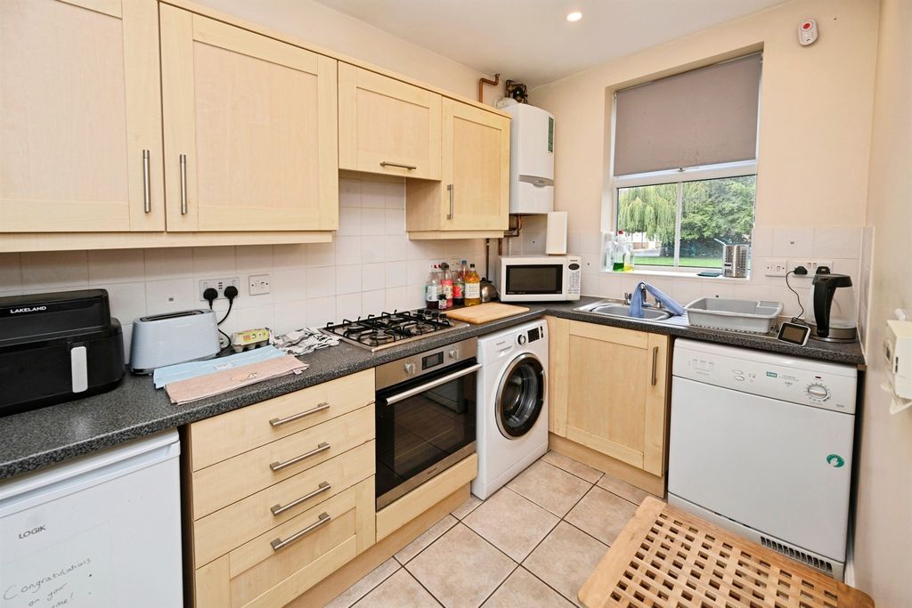 Property photo 2 of 17