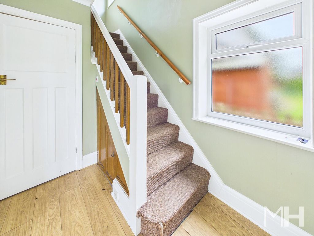 Property photo 2 of 18 Hallway