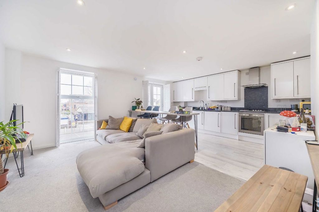 Property photo 3 of 4