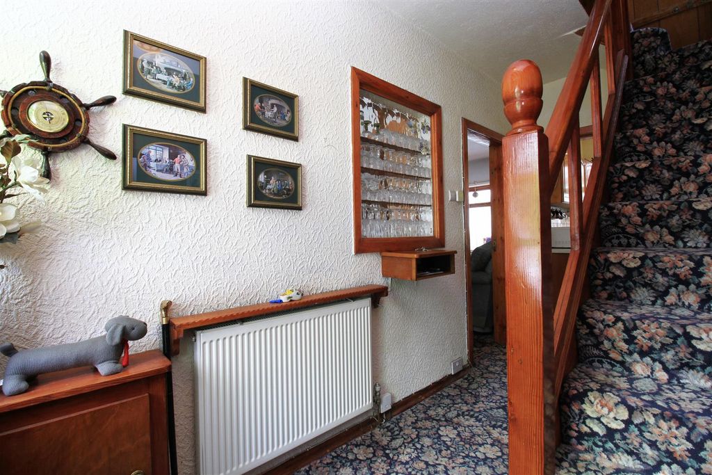 Property photo 2 of 14 Entrance Hall .Jpg