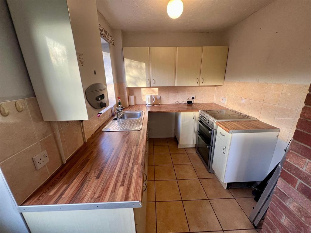 Property photo 2 of 10 Kitchen.Jpg