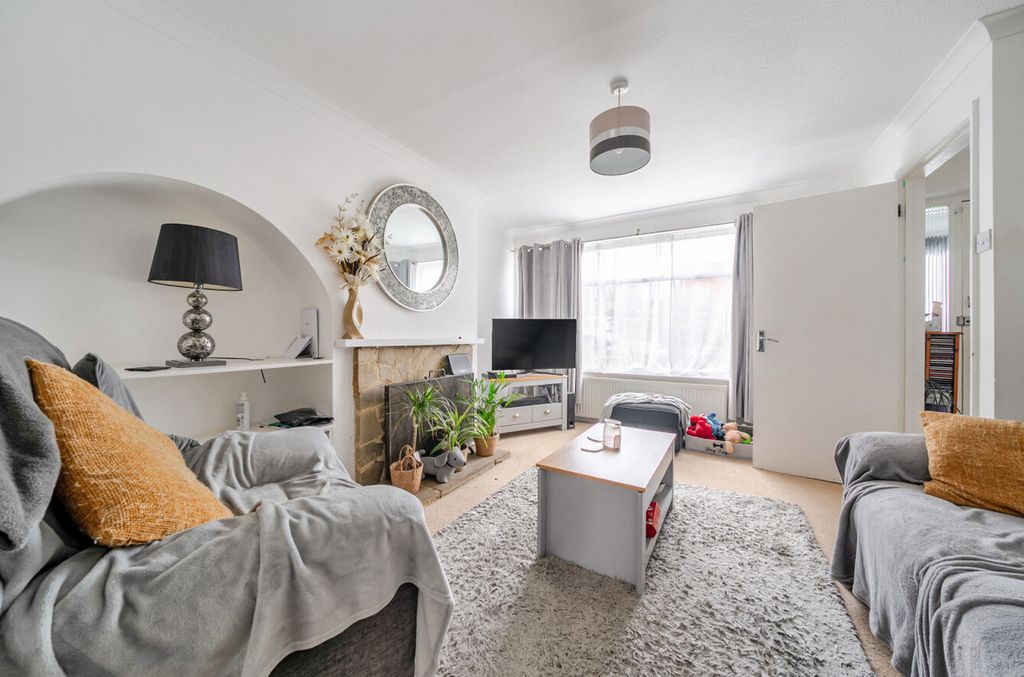 Property photo 2 of 12