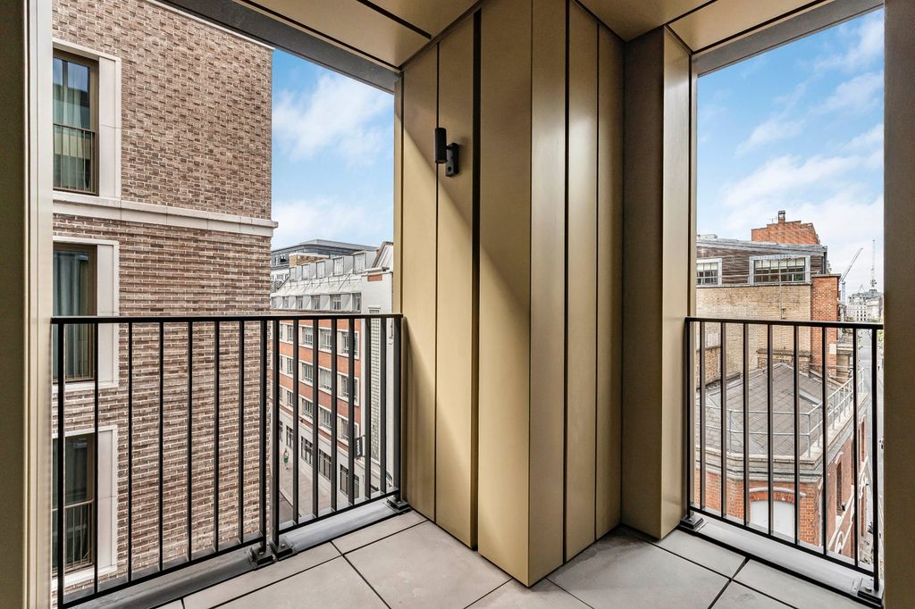 Property photo 3 of 17 Balcony