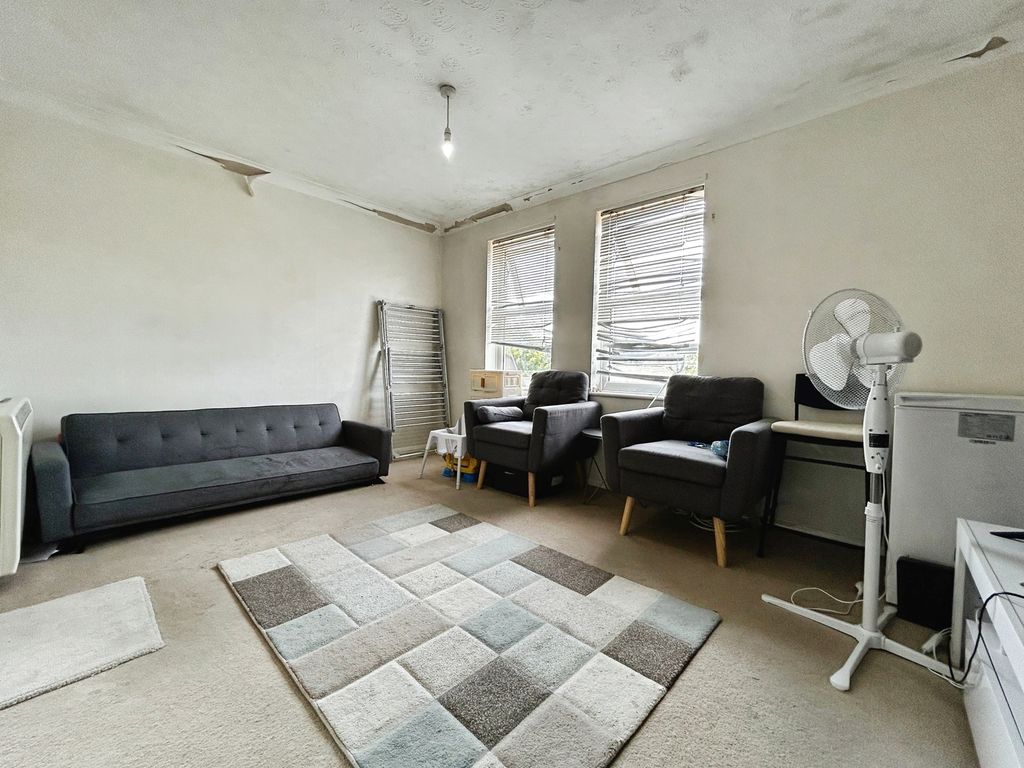 Property photo 2 of 7 Pbox-Img.Jpg