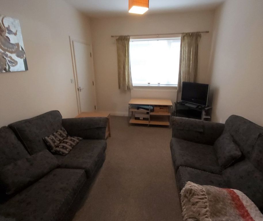 Property photo 3 of 7 Living Room