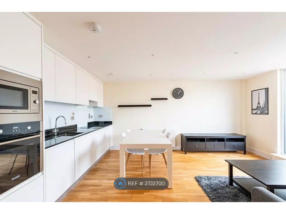 Property photo 3 of 12 Front Room