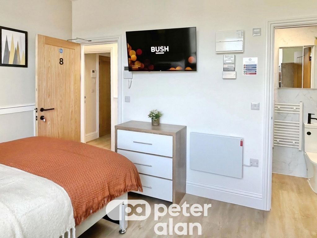 Property photo 3 of 9 Bedroom