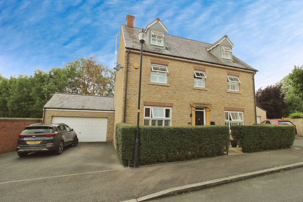 Property photo 1 of 18