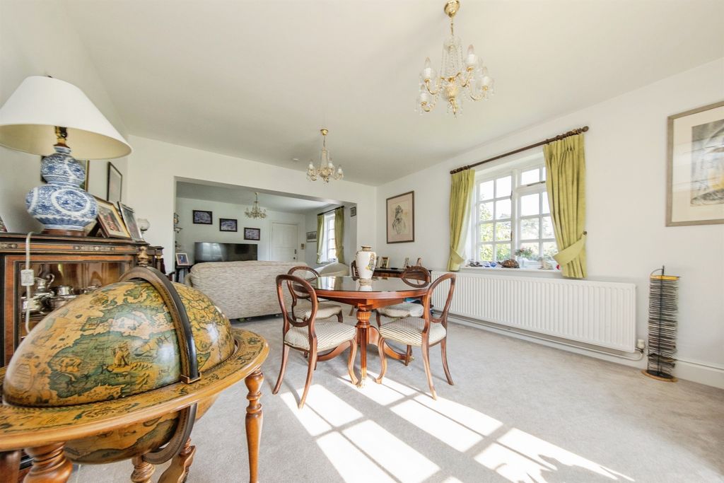 Property photo 3 of 27