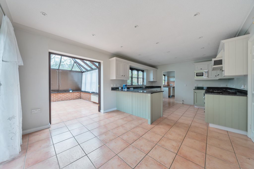 Property photo 2 of 23