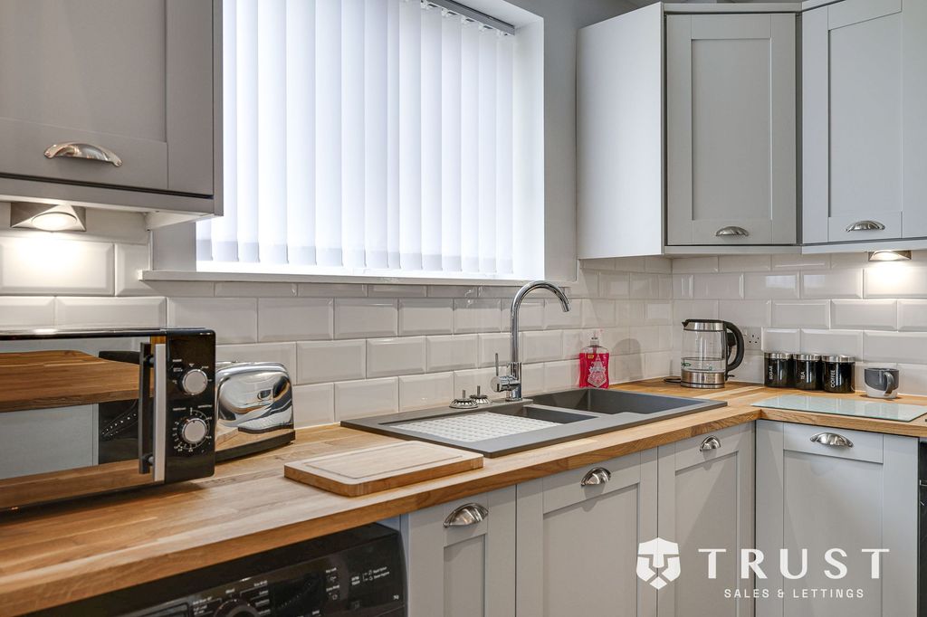 Property photo 2 of 34