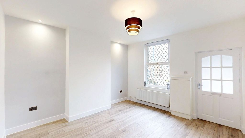 Property photo 2 of 13 Lounge