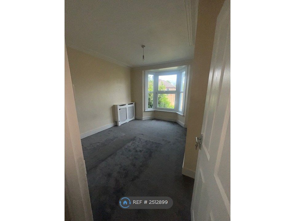 Property photo 3 of 10 Master Bedroom