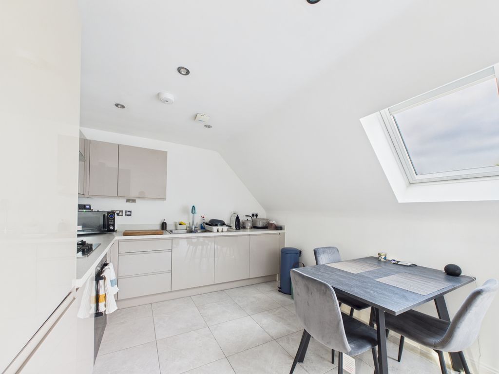 Property photo 3 of 9 Kitchen (2)