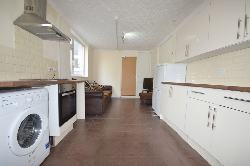 Property photo 2 of 9 Photo 4