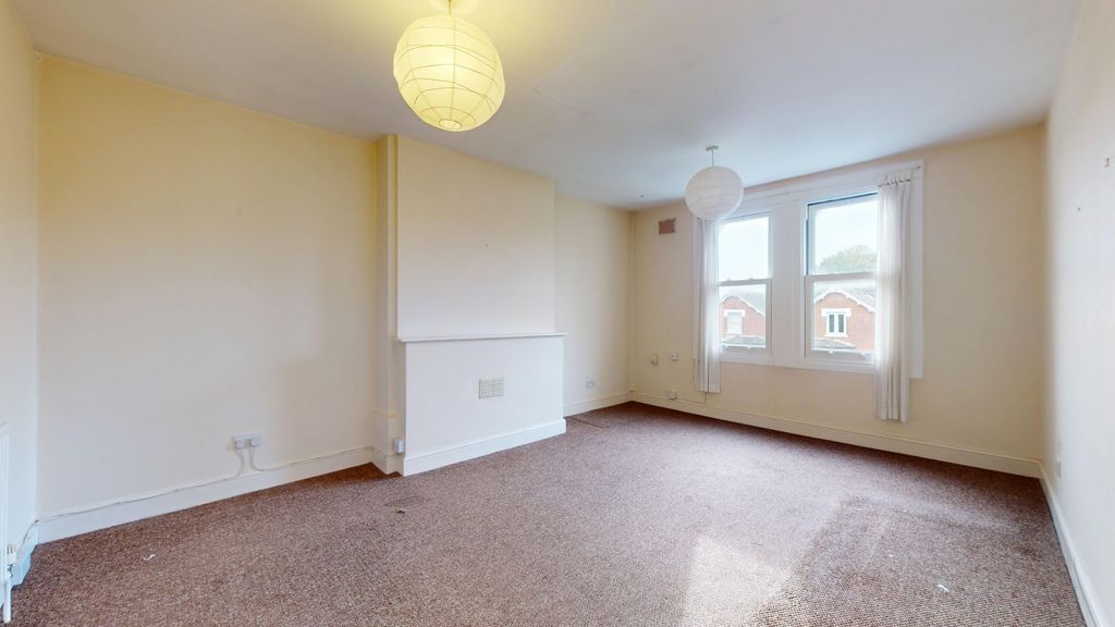 Property photo 2 of 11 Flat C, 37 Birdhurst Road, South Croydon, Cr2 7Ef