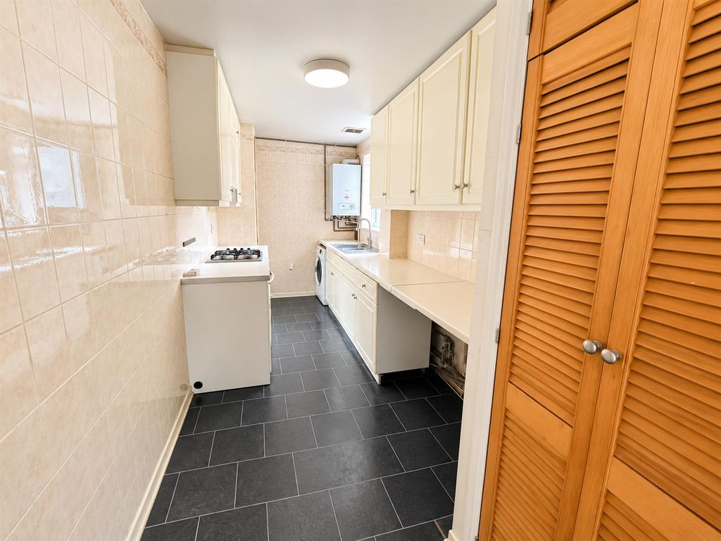 Property photo 3 of 12 Kitchen 2.Png