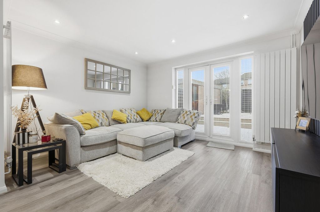 Property photo 2 of 19 Living Room