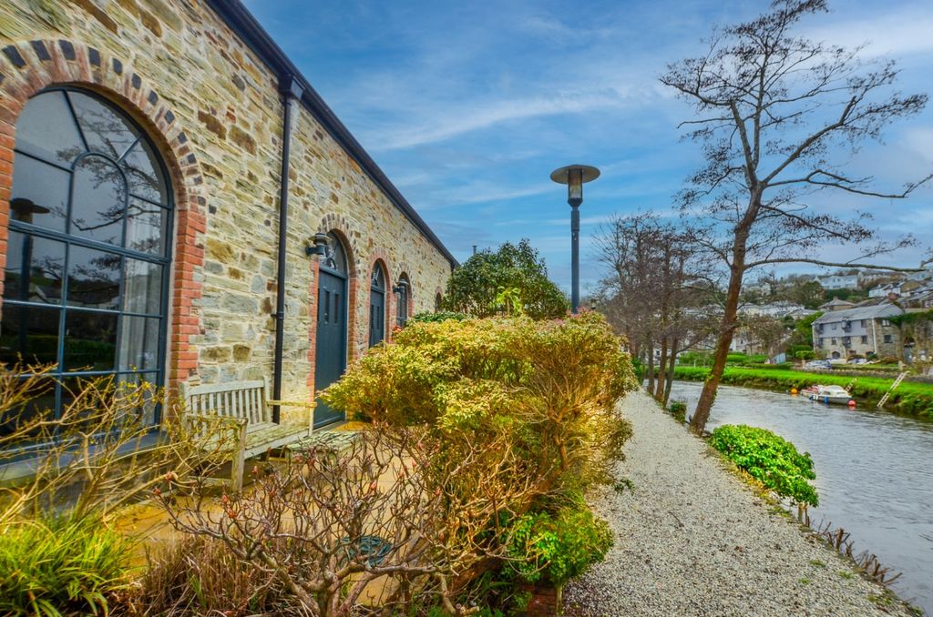 Property photo 3 of 18 Tps 01208 872728 -2