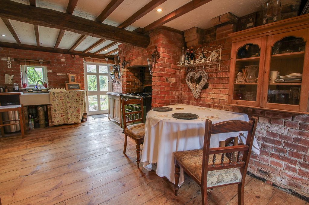 Property photo 3 of 32