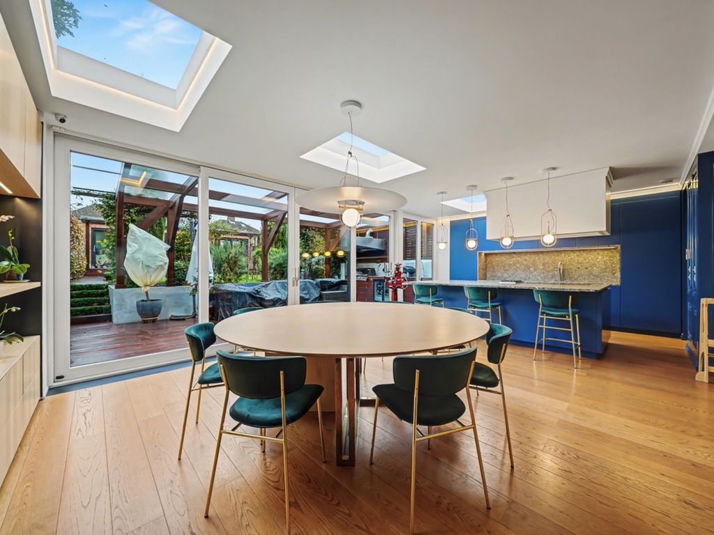 Property photo 3 of 17