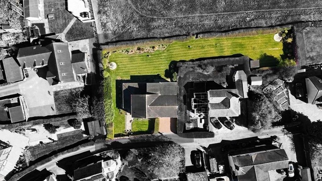 Property photo 2 of 27