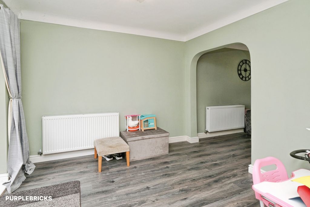Property photo 2 of 25