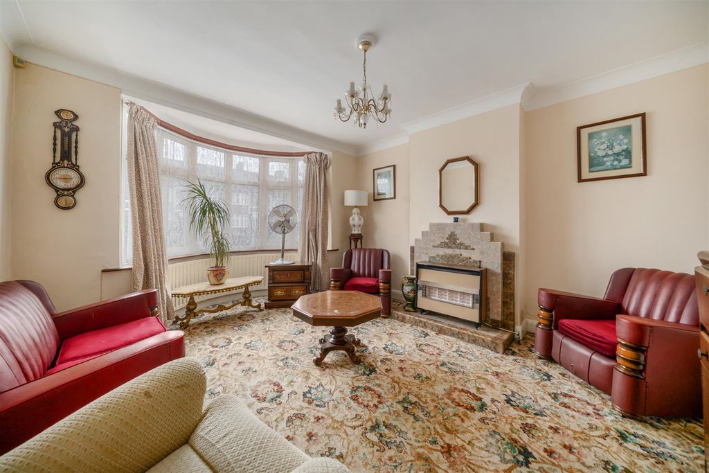 Property photo 2 of 11 Mossville Gardens