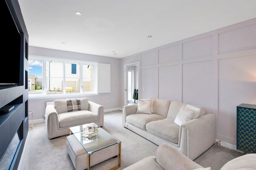 Property photo 2 of 27