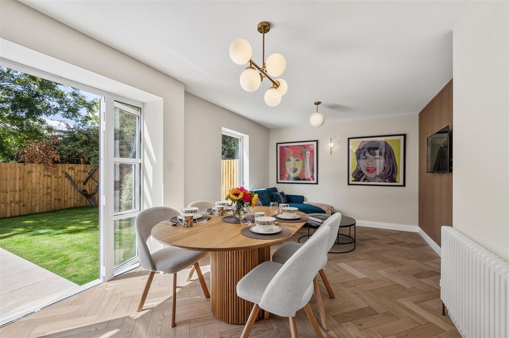 Property photo 3 of 18 Albert Grove-9.Jpg