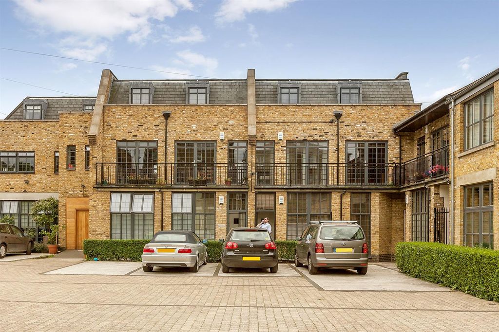 Property photo 1 of 8