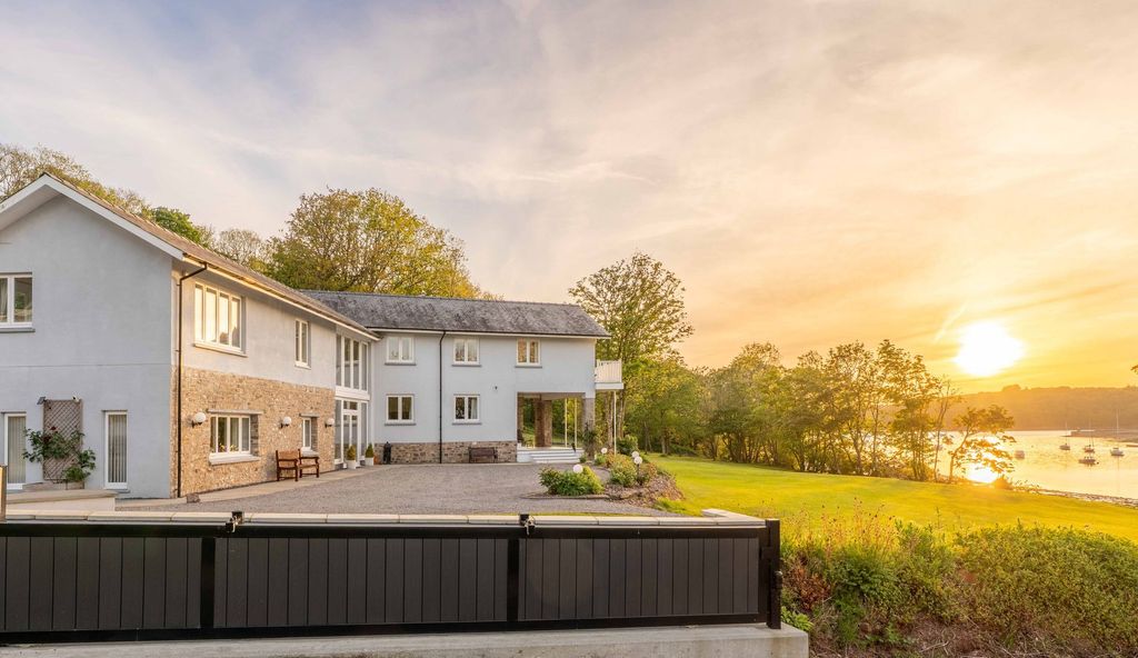 Property photo 1 of 52