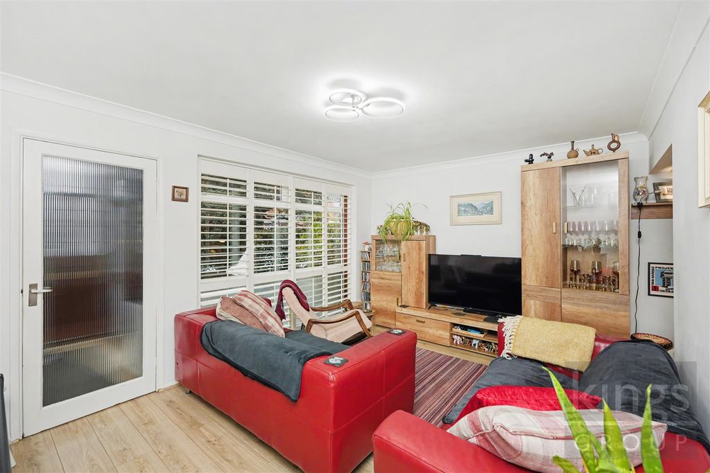 Property photo 2 of 23