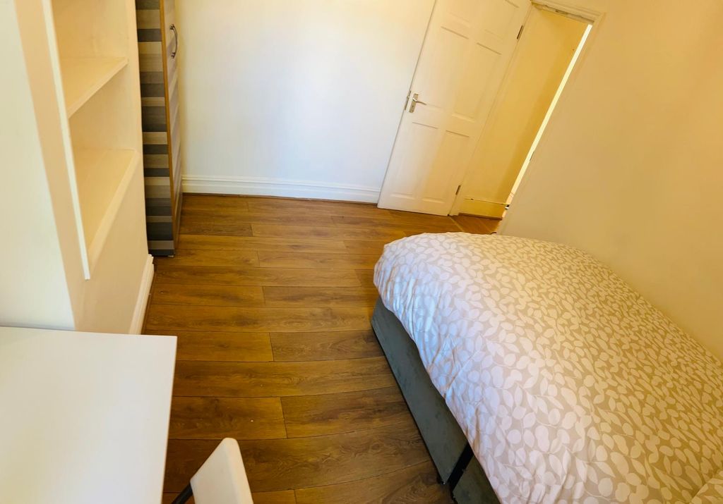 Property photo 3 of 6 6910Cf96-E131-41c7-9993-3c90Ed0Ffc65