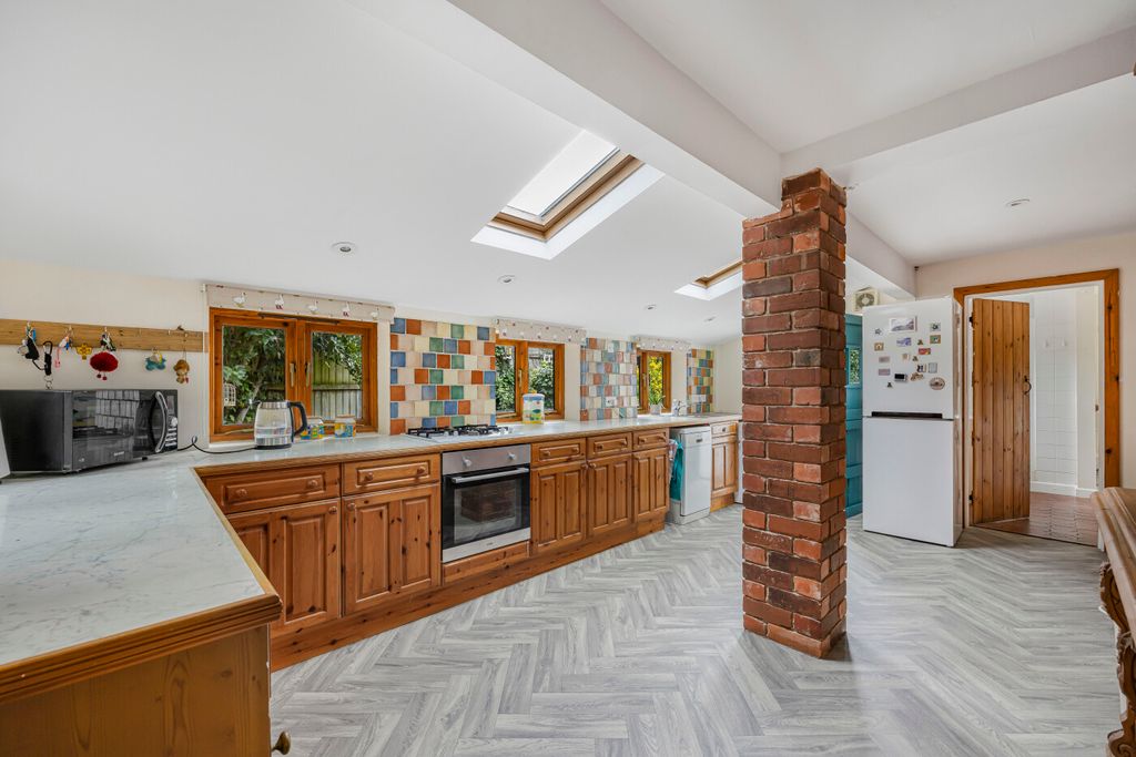 Property photo 3 of 32 Kitchen