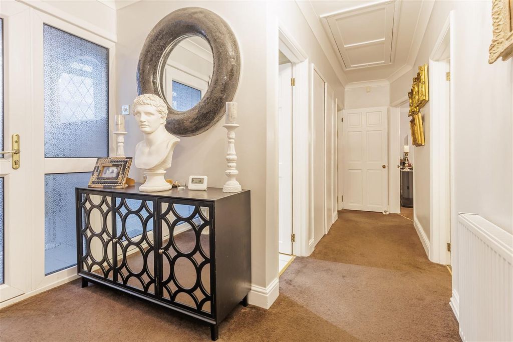 Property photo 3 of 29 81, Coppice Row (2).Jpg