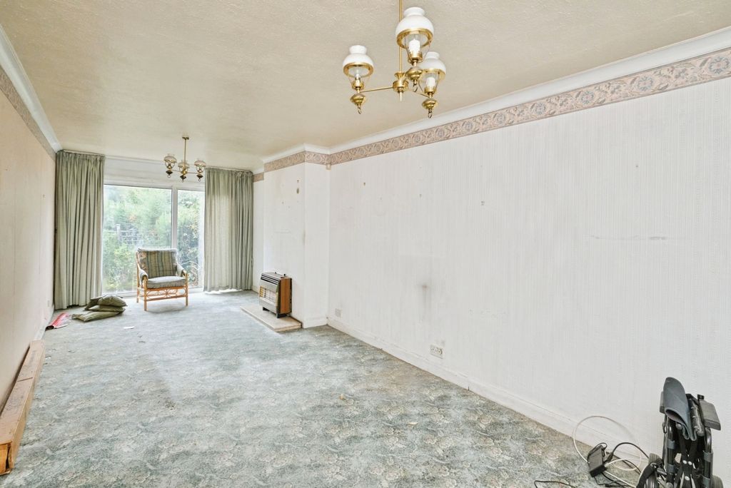 Property photo 2 of 17 Photo