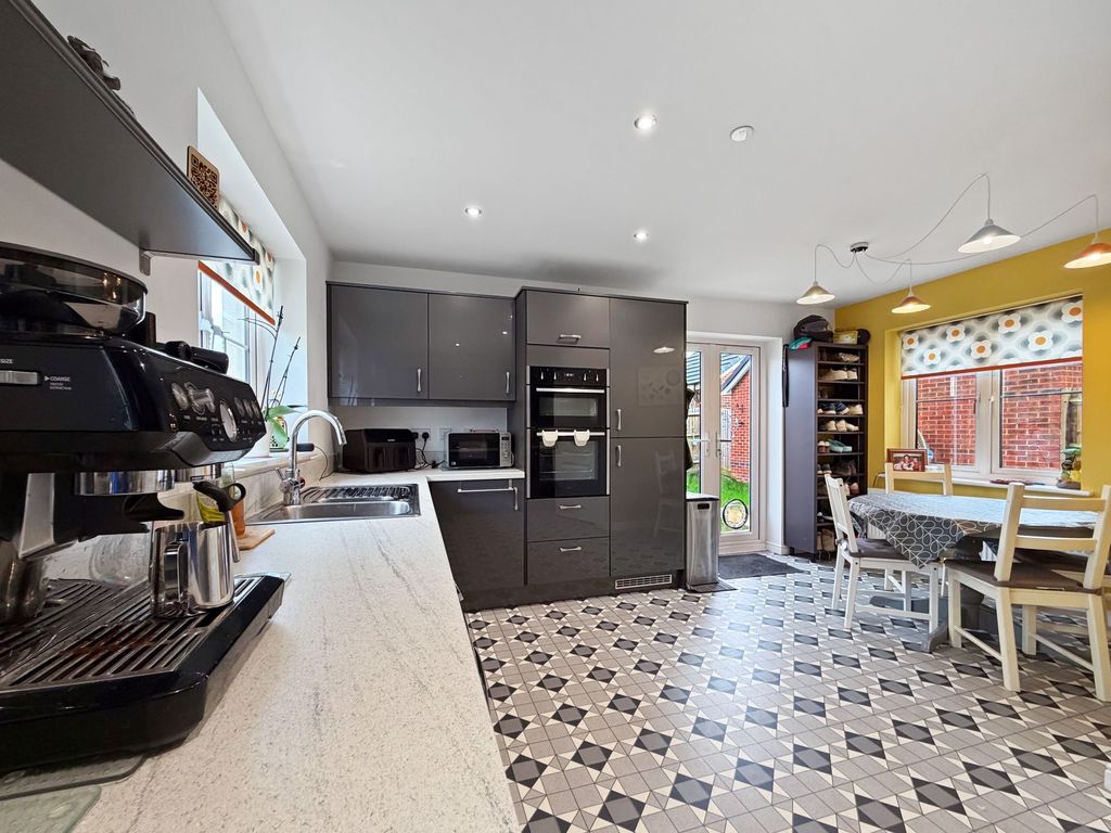 Property photo 3 of 38