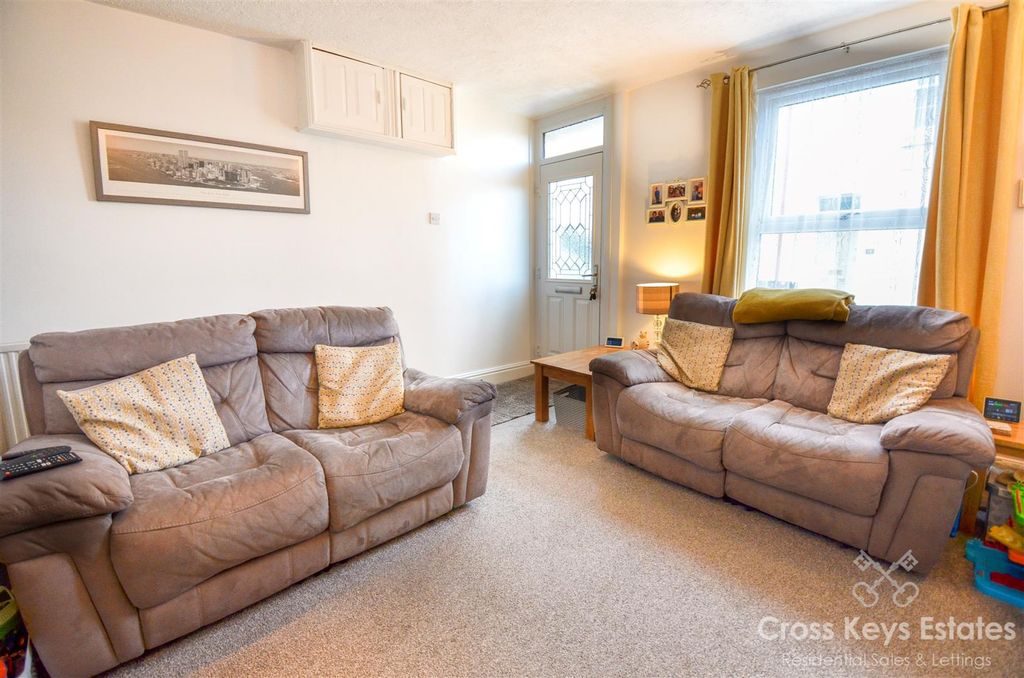 Property photo 3 of 18 Sitting Room